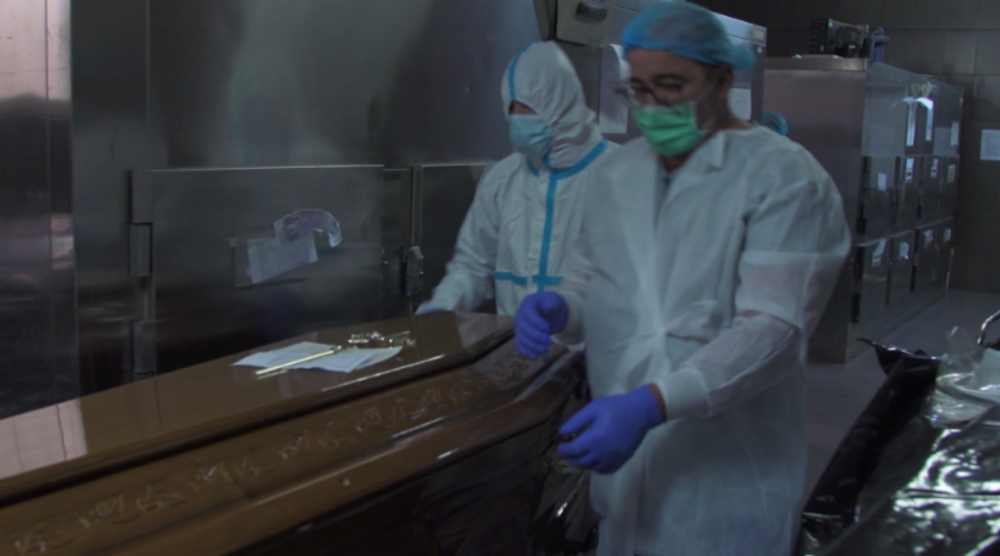 医院太平间容量已达极限 &nbsp;图源:cnn截屏