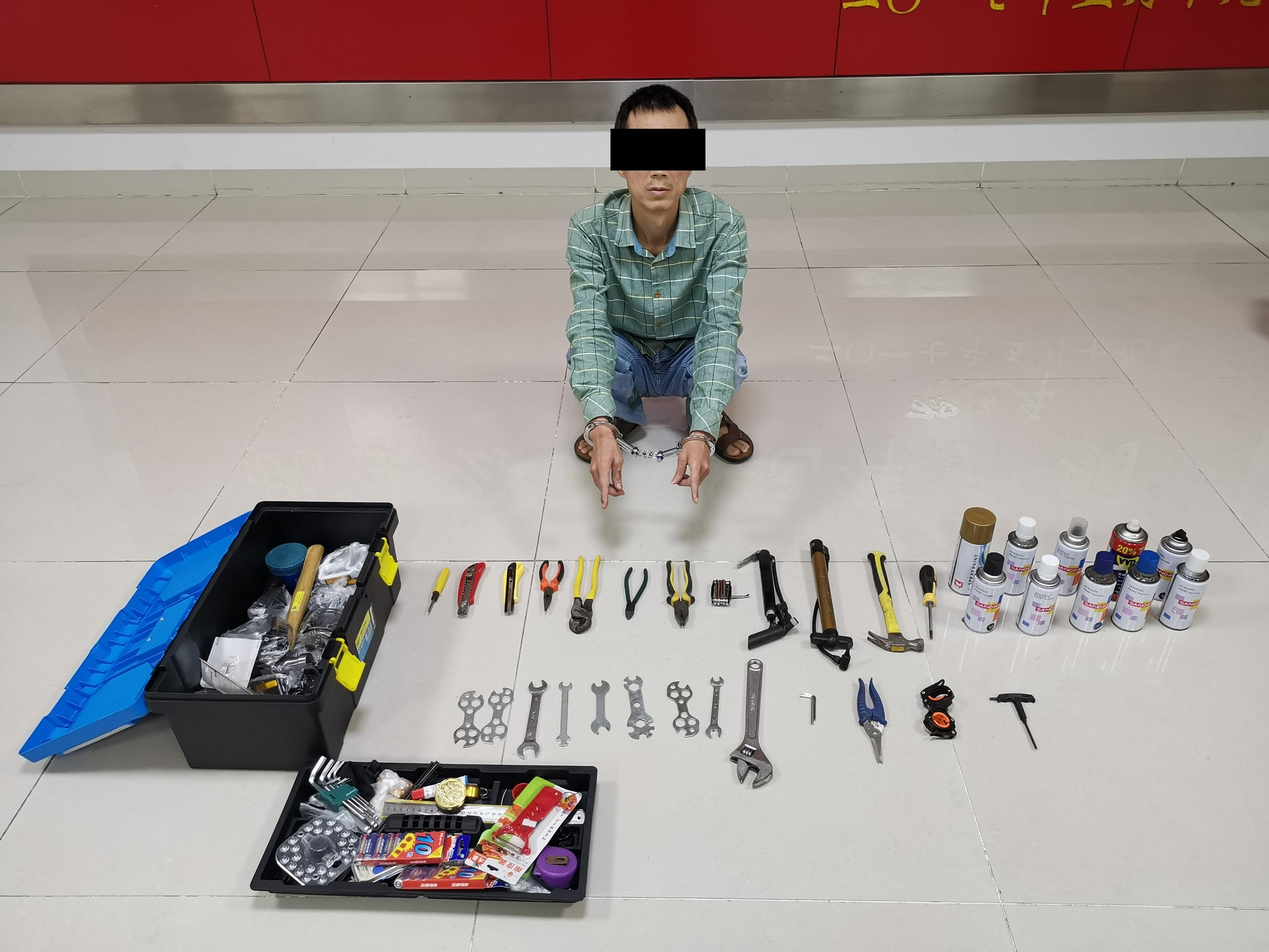 海口海岸警察抓获1名单车大盗追回33辆被盗自行车