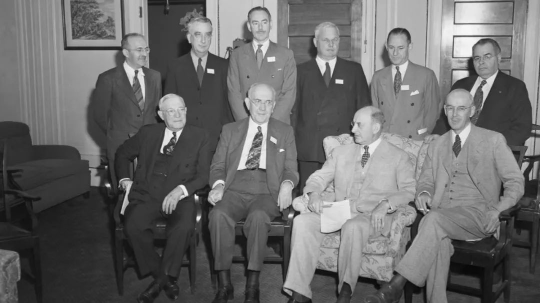 >>> 1944年7月，布雷顿森林会议美国代表团成员。（图片来源：Getty Images）