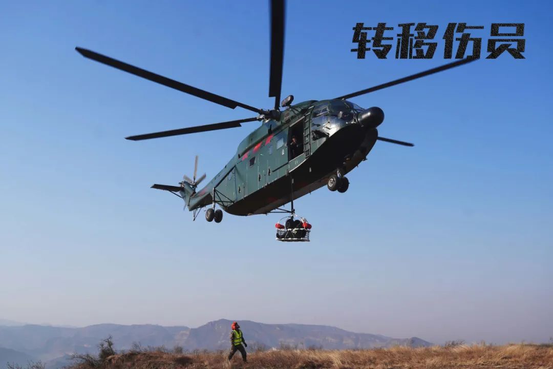铁翼飞旋看武警直升机综合演练