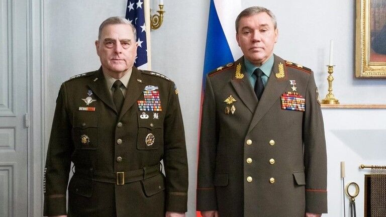 俄罗斯总参谋长格拉西莫夫（右）和美军最高将领、参谋长联席会议主席马克•米利（左） 资料图