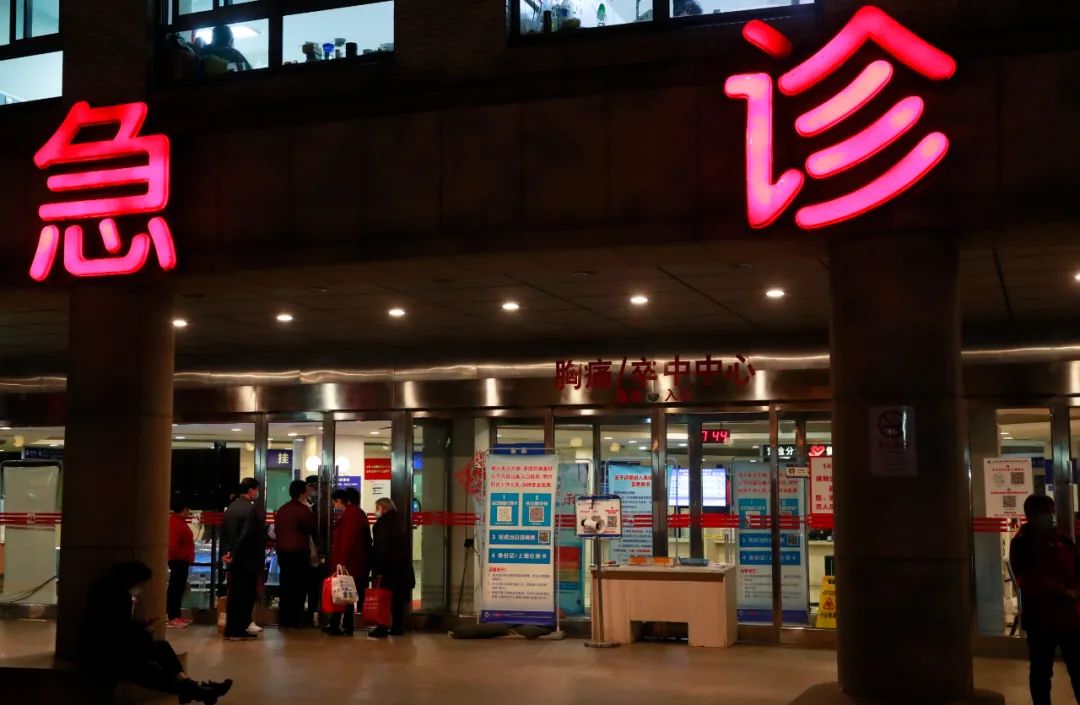 25日起,上海瑞金医院暂停门急诊医疗服务.