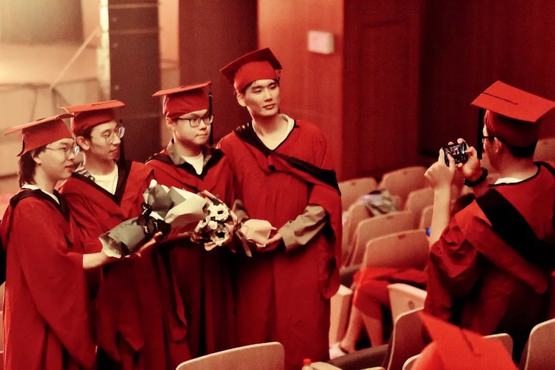 2021年6月14日，江苏省南京传媒学院，近60名本科毕业生获得艺术学电子竞技学士学位。