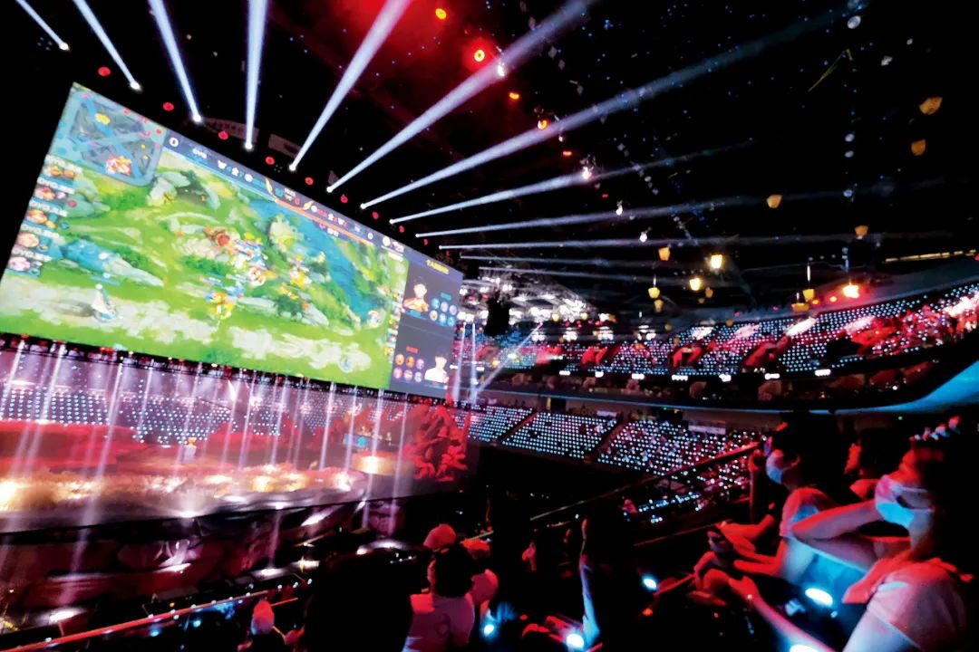  2020年8月16日，在北京举行的王者荣耀世界冠军杯总决赛。图/视觉中国
