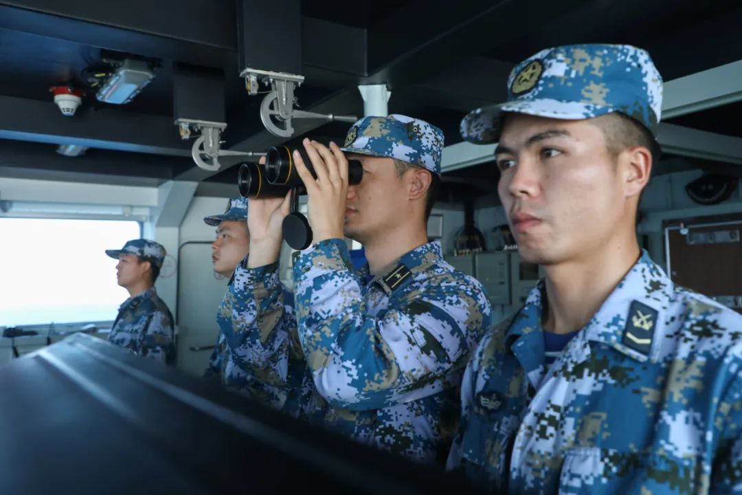 化训练铜陵舰,恩施舰和广元舰南部战区海军某基地护卫舰支队11月下旬
