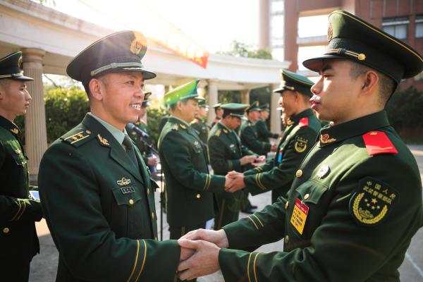武警上海总队今天举行新兵授衔仪式|上海市_新浪财经_新浪网