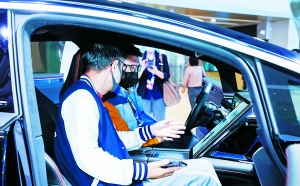 齐打“高端”“智能” 新老玩家拼杀下半场