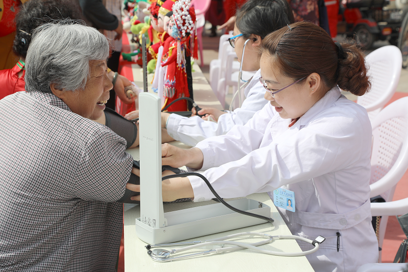 多地开展老年医疗护理服务试点