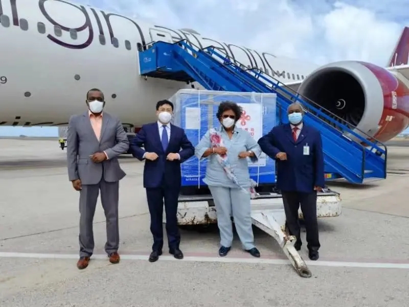 6月29日，中国援助新冠疫苗顺利运抵巴巴多斯