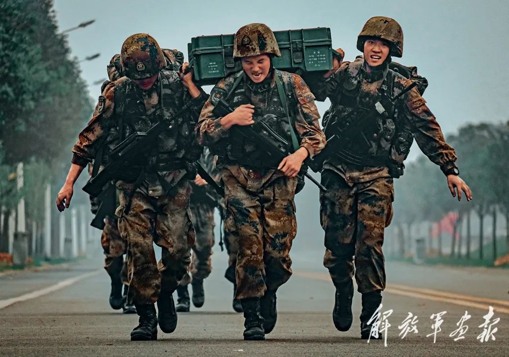 画报荐读侦察兵的春夏秋冬