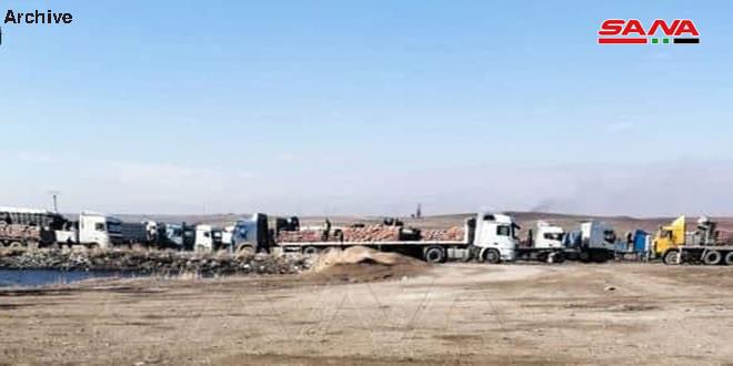 叙利亚阿拉伯通讯社（SANA）7月报道，美军派出超45辆卡车前往哈塞克省偷运小麦和石油。