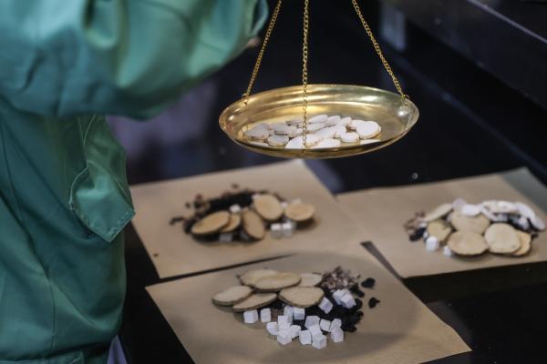 一包中药是如何制成的工匠劳模老药工现场秀出十大技能