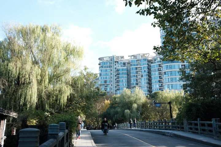 小河直街旁的凯德·湖墅