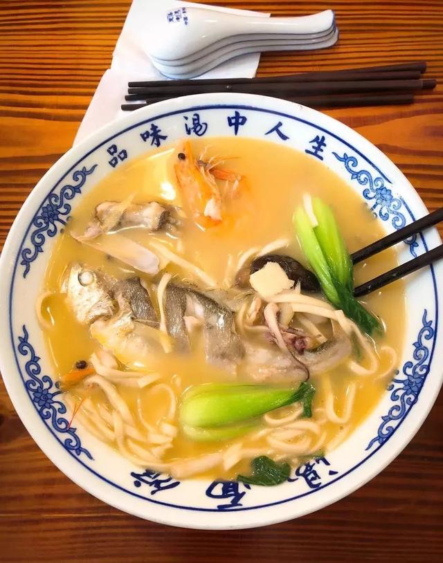 三鲜面里有猪肚,腊肉,虾肉等,简直了.