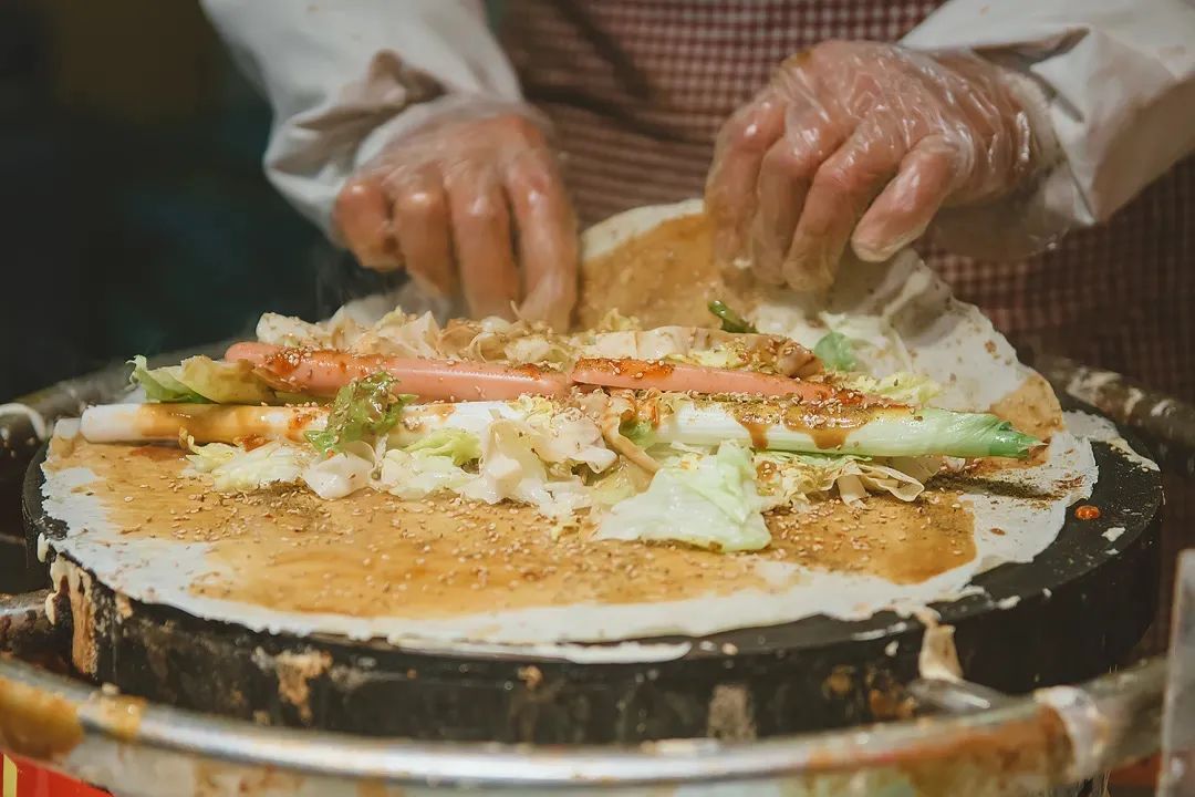 咬一口酥脆的煎饼我才从冬季的早晨苏醒