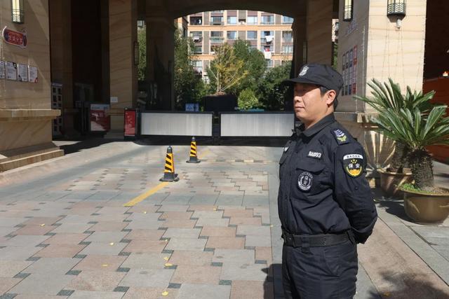 怎么整小区保安(怎么整小区保安队长)