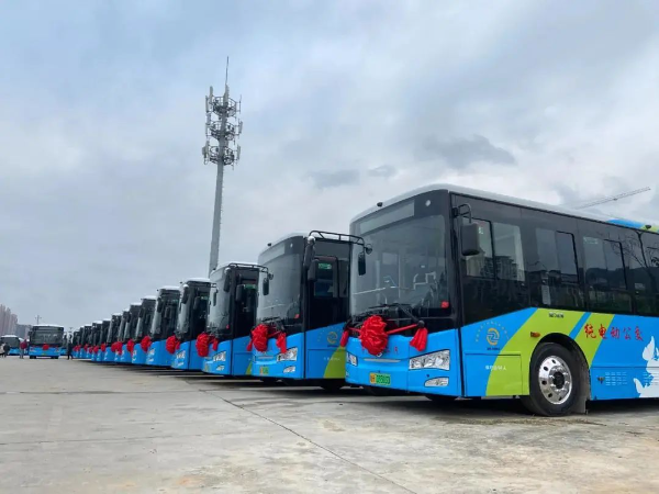 [广东]流动的靓丽蓝色彩虹!肇庆又一批纯电动公交车投入使用(图)