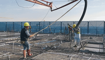 ▲传统人工布料机