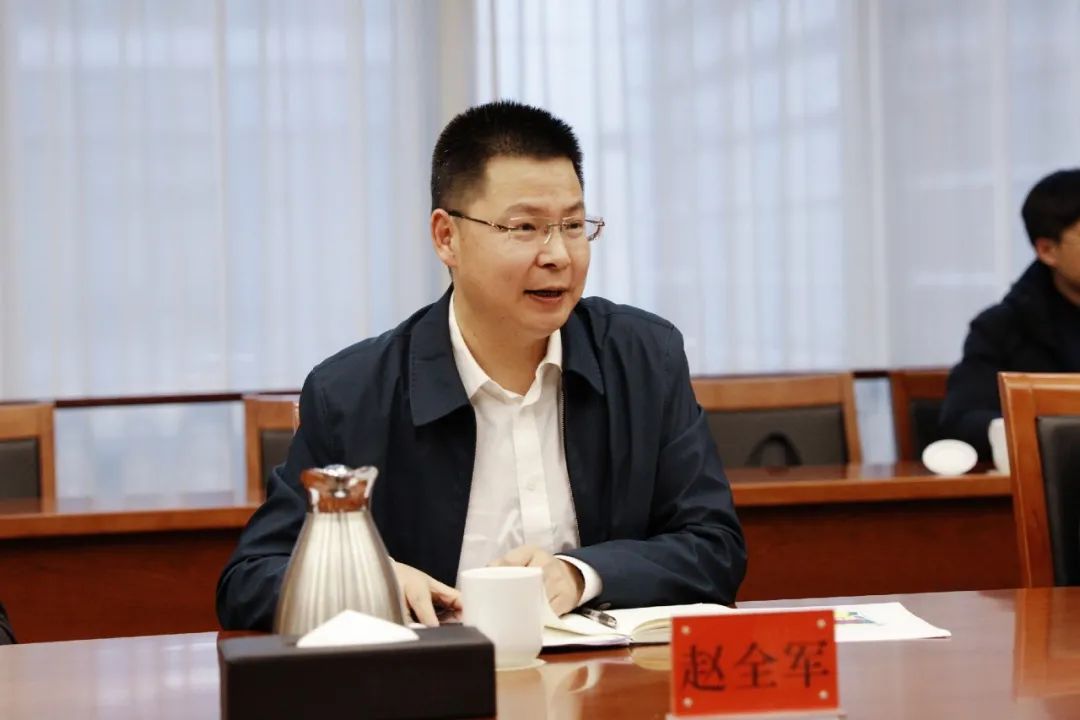 宁波大学党委书记朱达一行赴镇海区政府商谈校地合作事宜