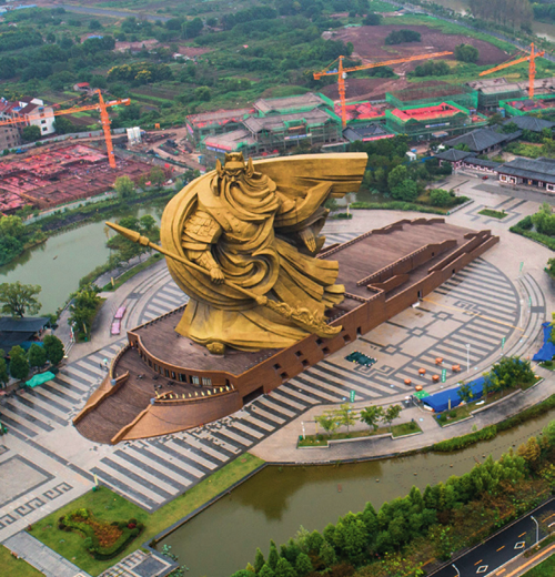 ▲ 荆州市巨型关公雕像（2020年9月16日摄）肖艺九摄/本刊