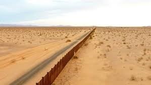  △墨西哥与美国边境墙的沙漠地区