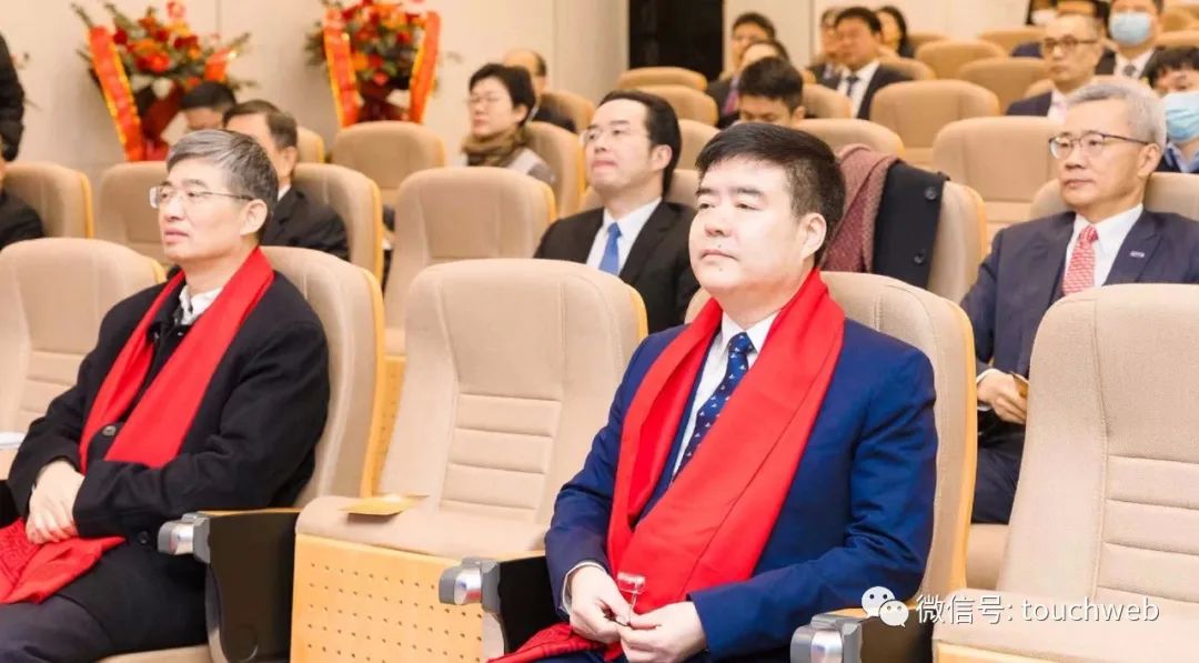 宋都服务上市首日跌幅达36俞建午将女儿俞昀推向前台