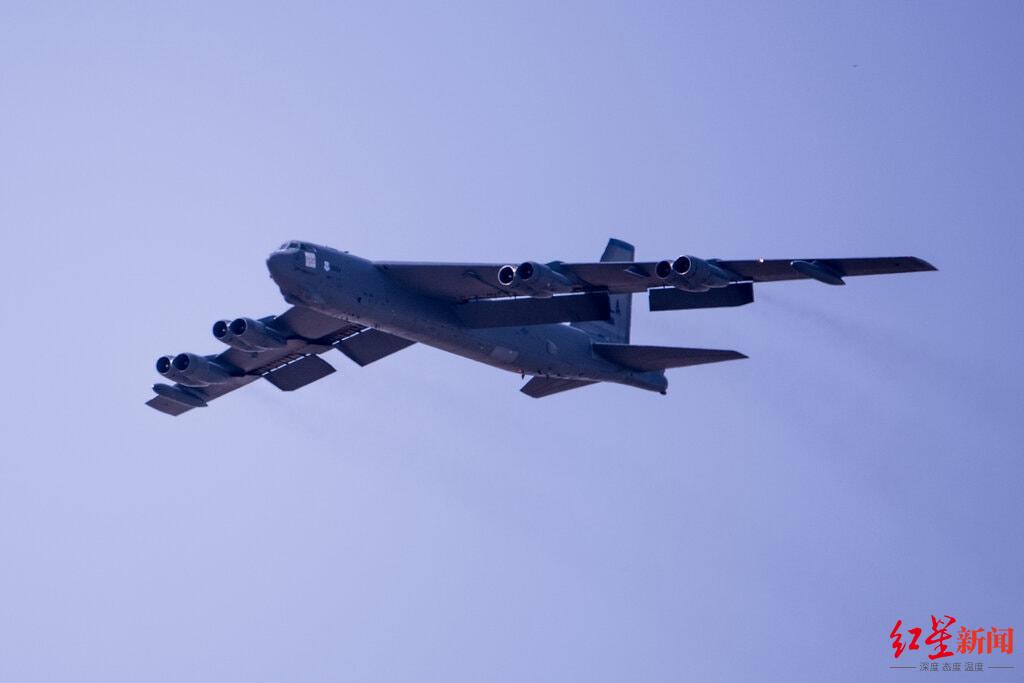 ↑过去45天里美国向中东地区部署了三架B-52轰炸机。图据《纽约时报》