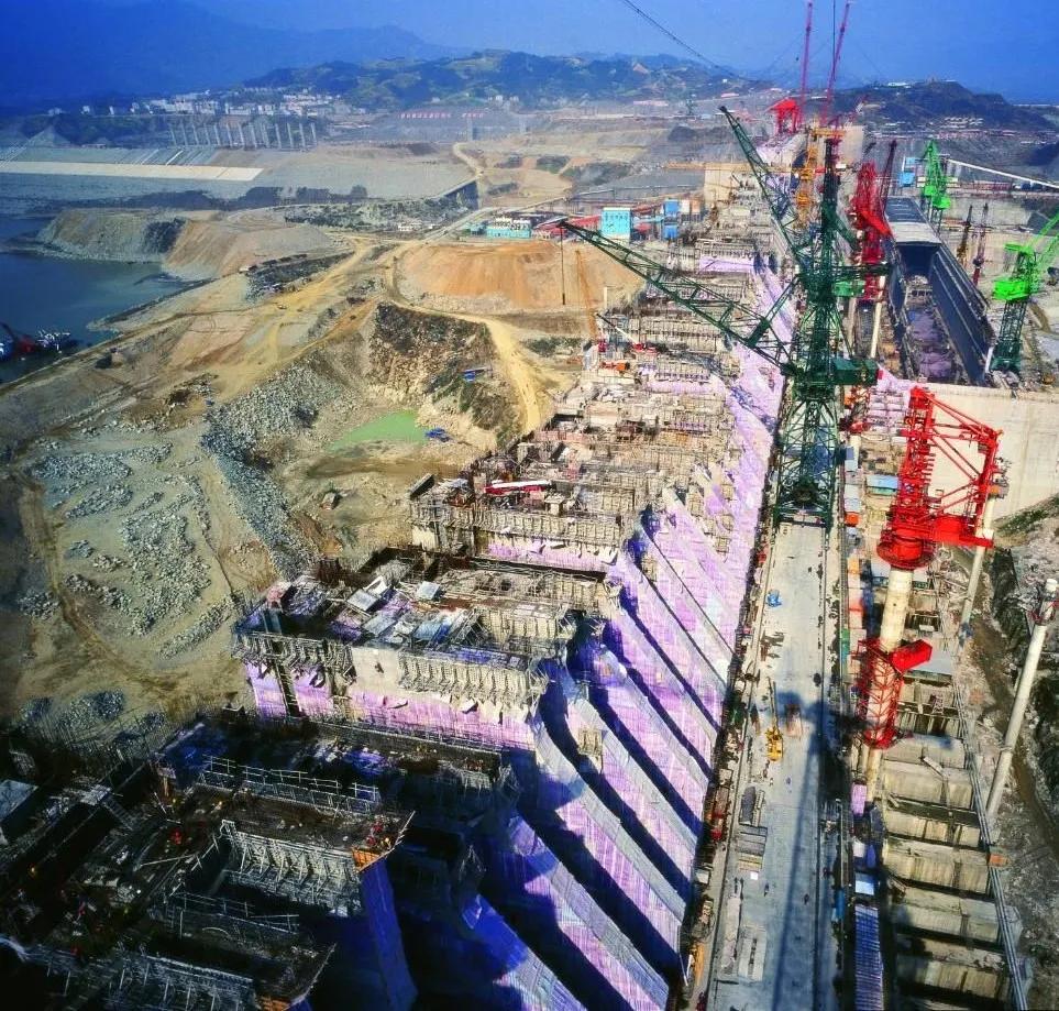 建设时期的三峡大坝 摄影:黄正平