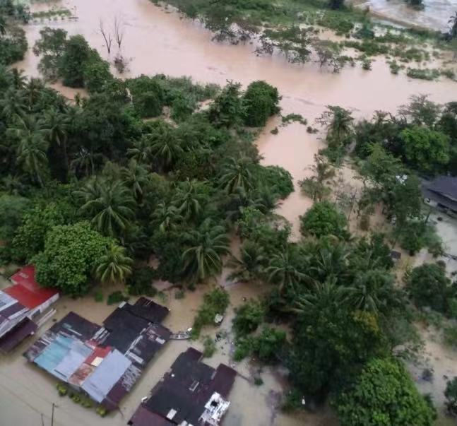 马来西亚南部持续降雨超24小时 柔佛州多地发生水灾