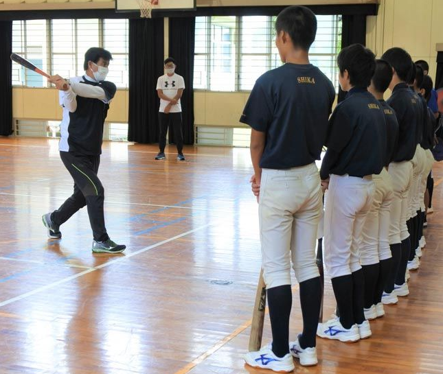 资料图片：学生参加社团活动（日本时事通信社）