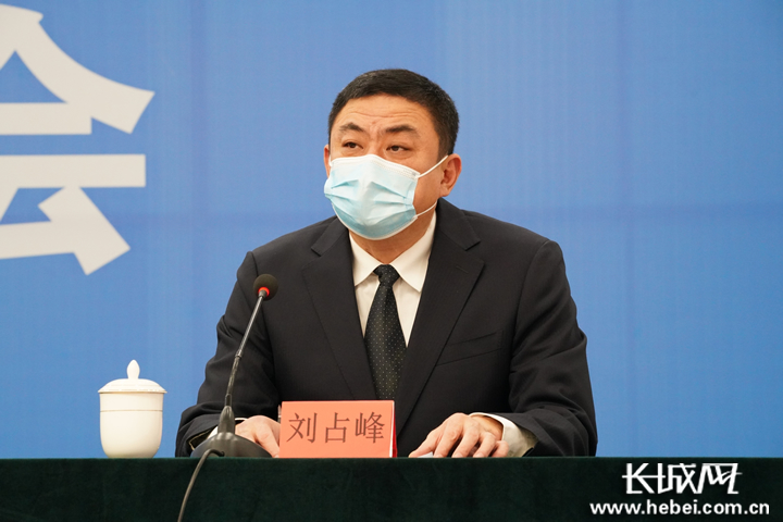 邢台市公安局副局长,交警支队支队长刘占峰介绍情况.