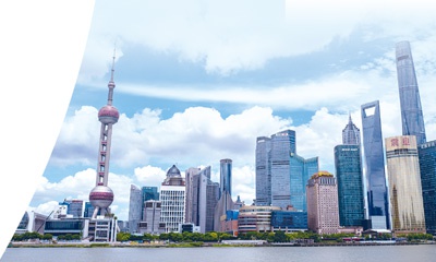 作为中国金融开放的前沿阵地，上海浦东吸引众多外资金融机构在此落户。图为上海浦东陆家嘴地标建筑群。王 初摄（人民视觉）