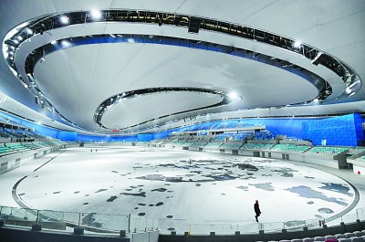 国家速滑馆“冰丝带”内景。新华社记者张晨霖摄