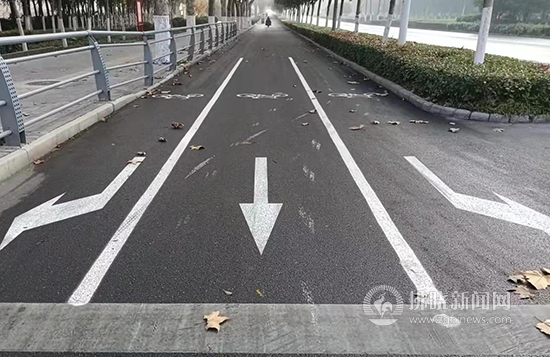 宿城施划非机动车道导向车道线