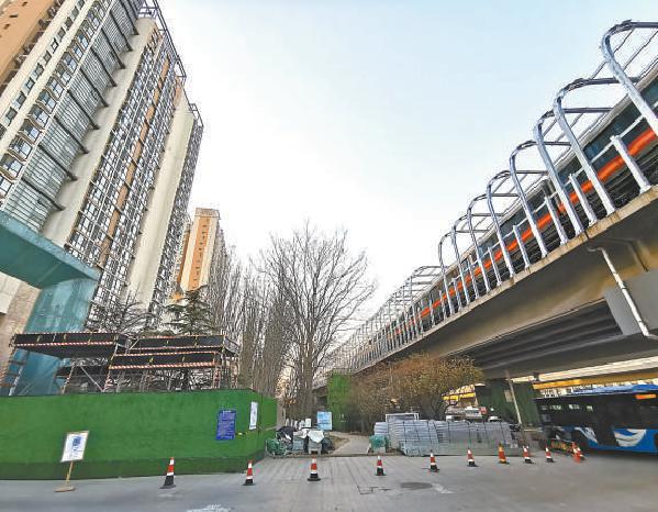 北京通州北苑地铁站外全封闭声屏障正加紧建设 噪声"惊梦"将成历史