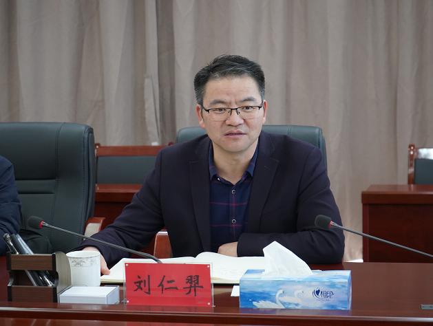 会上,中心党委书记,主任李小勇就萍乡公路十三五以来工作情况和下一步