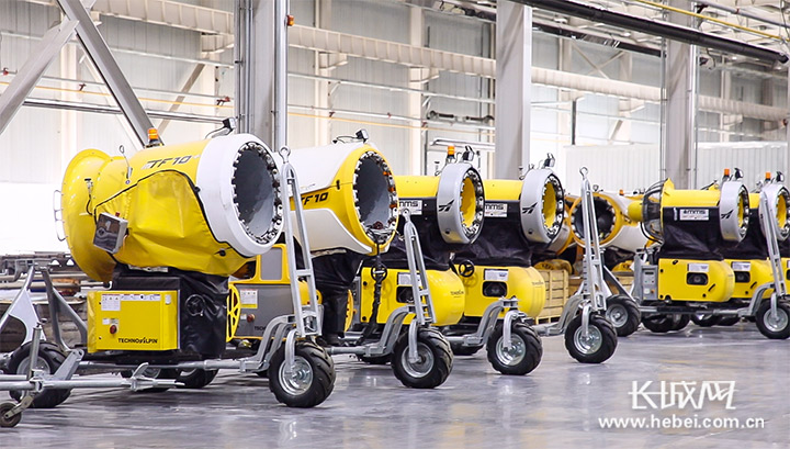 天冰造雪机.长城网·冀云客户端记者 李皓 摄