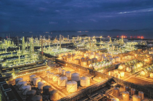 &nbsp;&nbsp;&nbsp;&nbsp; 位于岱山的鱼山绿色石化基地.童世领/摄