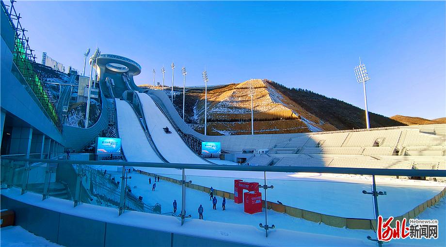 图为11月30日的国家跳台滑雪中心 河北日报记者赵瑞雪摄