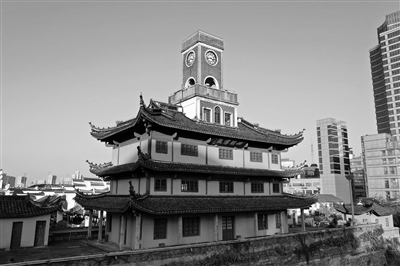 宁波鼓楼是一个中西合璧的建筑.记者 杨辉 摄