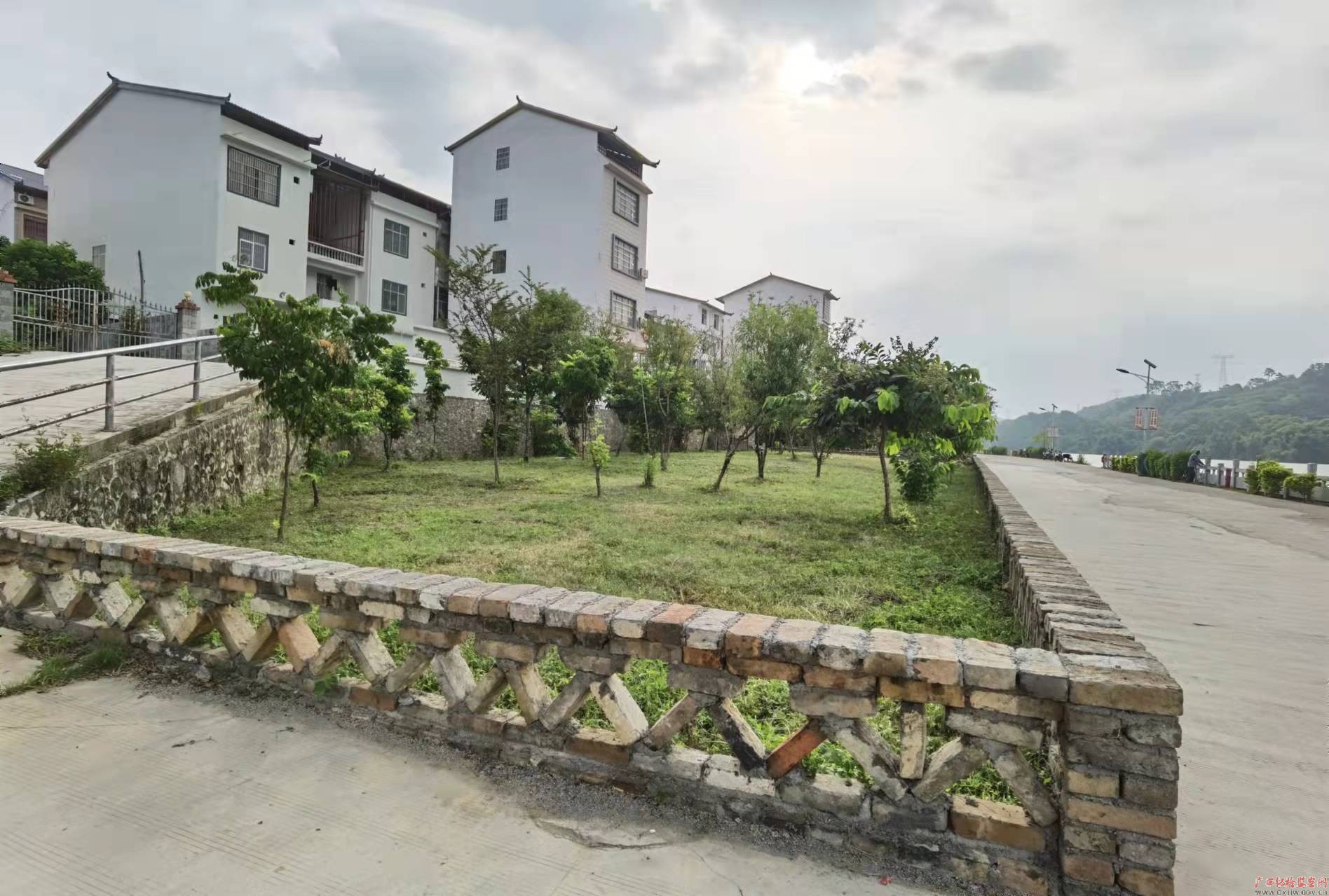 强化一线监督助推乡村风貌改造提升