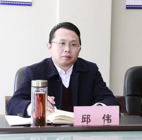 邱伟督导道路交通安全工作