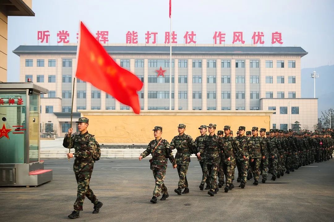 火箭军某部组织百公里徒步行军高清图集