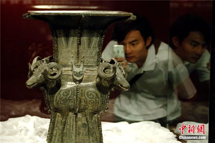 商代“四羊方尊”，被史学界称为“臻于极致的青铜典范” 。中新社记者 王东明 摄