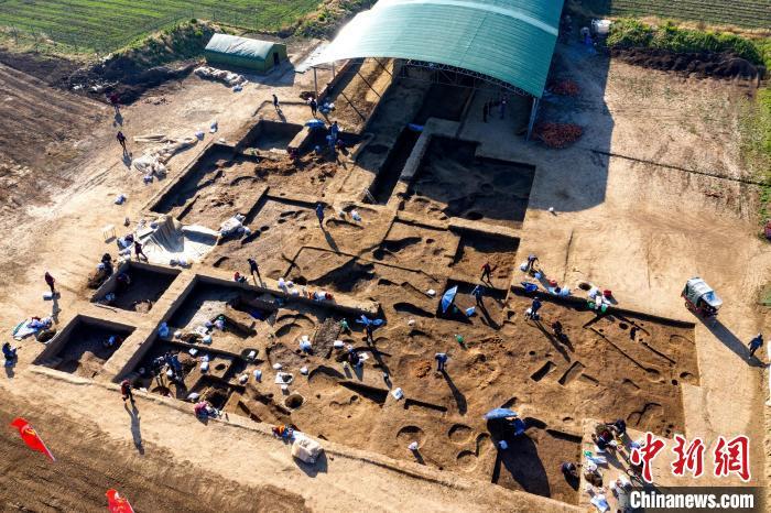 湖北襄阳凤凰咀遗址发掘出精美蛋壳陶杯