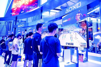 2021ChinaJoy中国国际数码互动娱乐展，诸多体育题材手游、网游、电竞比赛亮相。陈玉宇摄/光明图片
