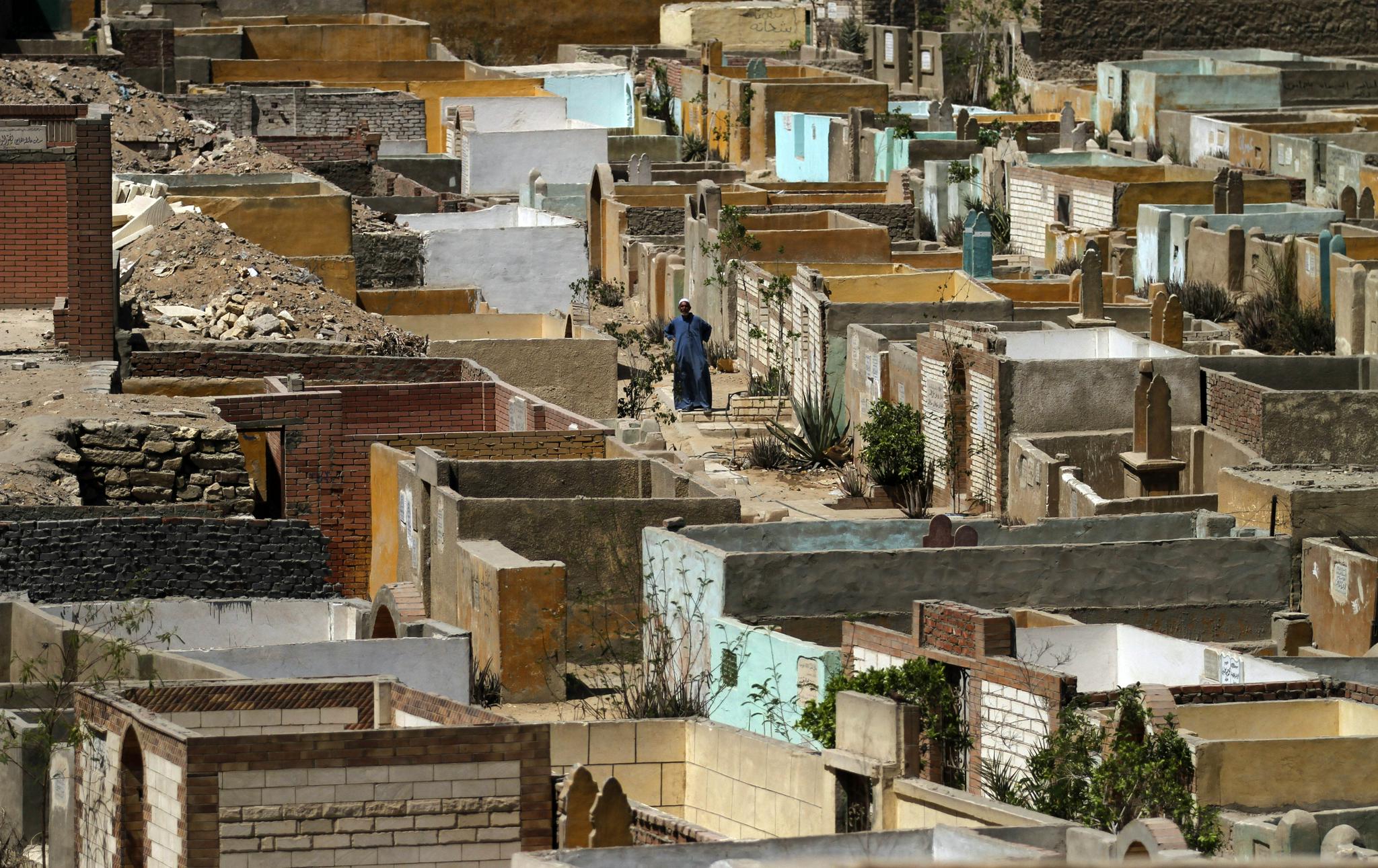 开罗"死人城"贫民窟(图源:yahoo!