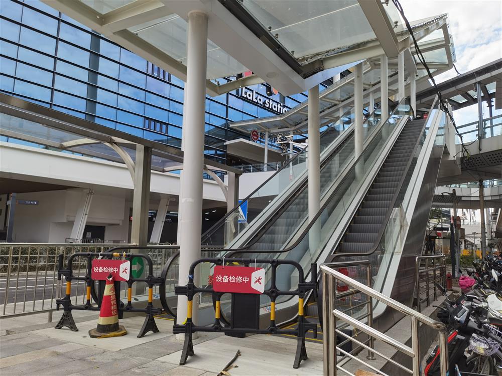 上海部分天桥电梯一周开不了两天这项释放城市温度的善举如何建好又管