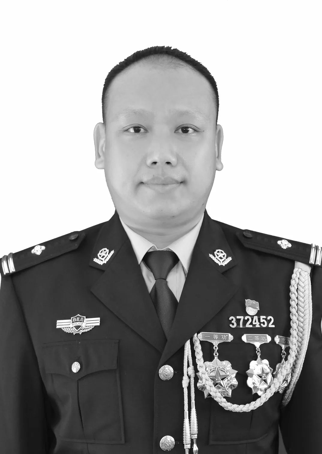 云南38岁缉毒英雄牺牲 公安部：全力缉捕凶手
