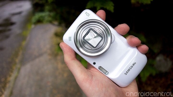 三星Galaxy S4 Zoom，造型神似卡片机